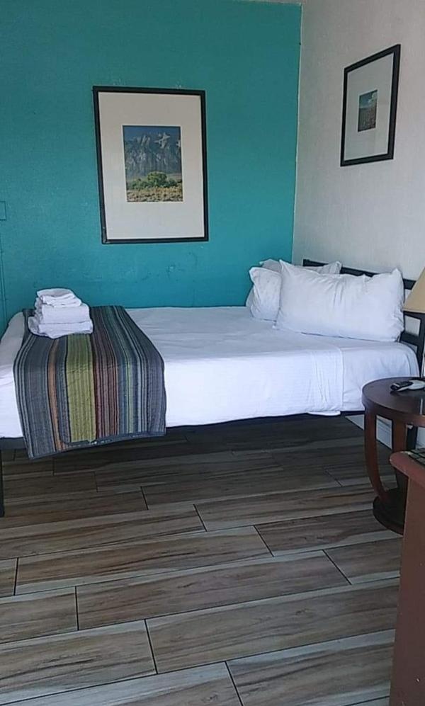 Desert Hills Motel image 21